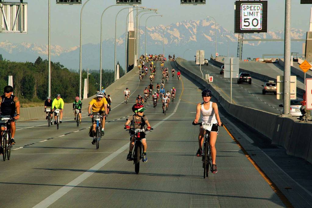 Riders on the 520 Bridge during a previous Emerald City Ride. 
Photo courtesy of Cascade Bicycle Club
