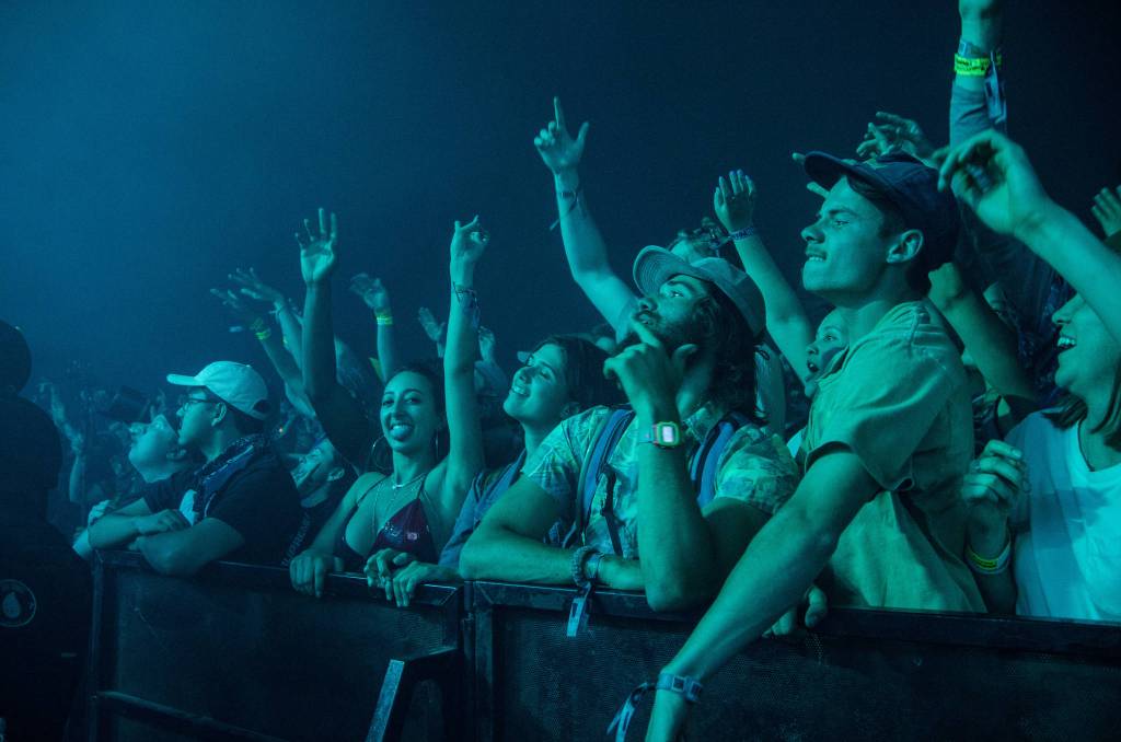 Anderson .Paaks crowd.