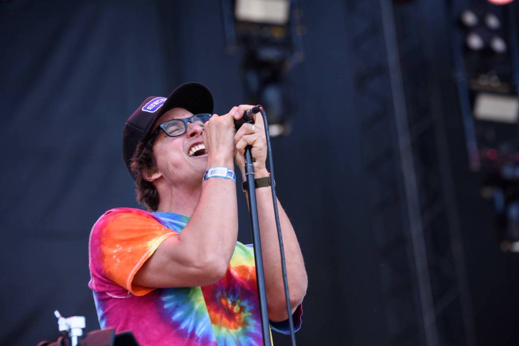 Pickwick howls while opening up the second days mainstage action.