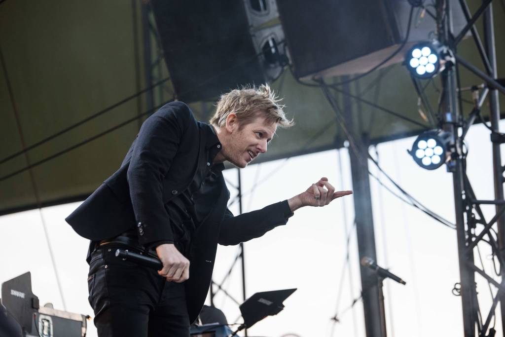 Spoons Britt Daniel sees you.