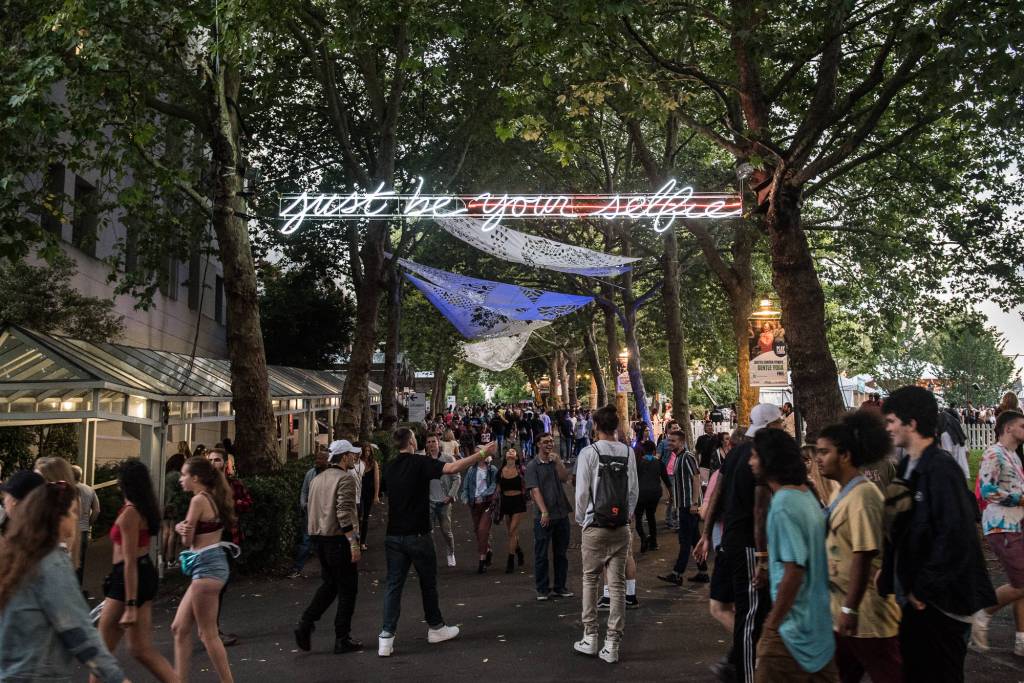 How is no one taking a selfie?