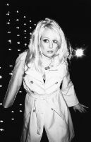 She loves Oscar Wilde and fancy burgers.