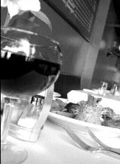 Tricolor: liberty-blue ceiling, deep red walls, crisp white linen.