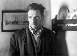 Dreamweaver Fiennes gets caught in his own web of truth and fancy.