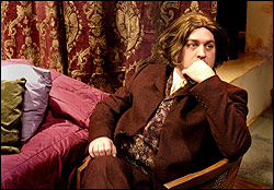 Zinovitch's Wilde has a good heart, a failed accent, and a bad wig.