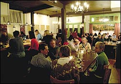 Pair: anti&ndash;haute cuisine in a kick-off-your-shoes atmosphere.