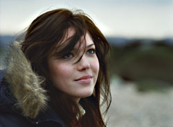 Moore as object of adoration.