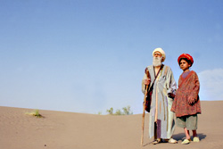 Old Shahinkhou has Hamid show him the way.