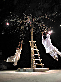 Fascinating oscillation: Ilkhom is perfectly controlled.