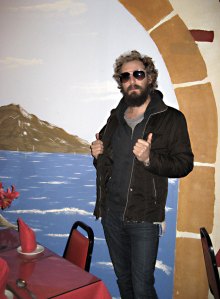 Phosphorescents Matthew Houck enjoys fine dining at least as much as Willie Nelson.