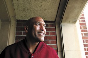 Donaldsons challenge is analogous to that of Sacramento mayor Kevin Johnson, a former NBA star who beat a two-term incumbent.