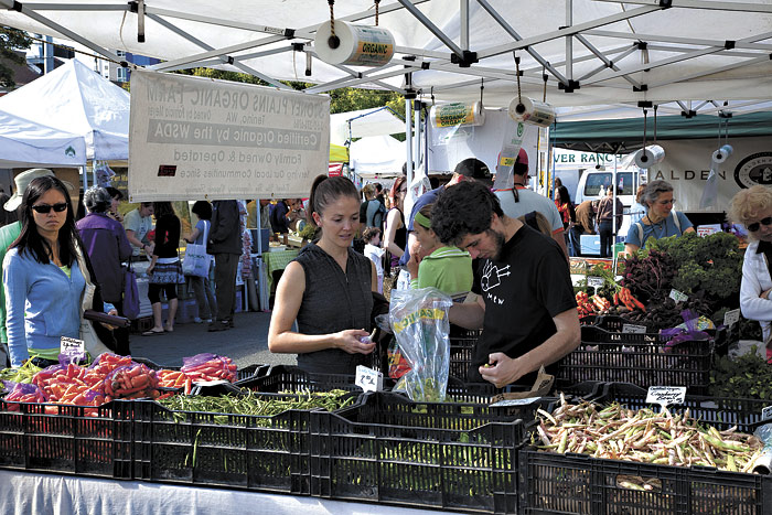 Youd never think sales were down at the U District market.