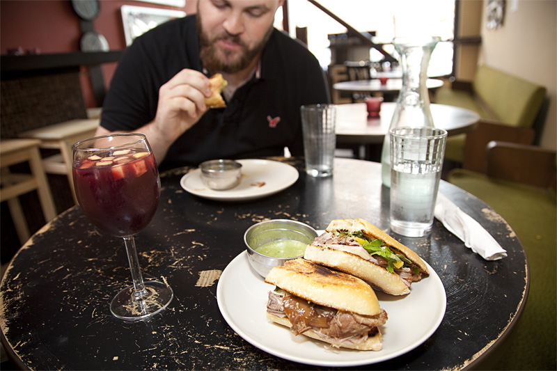 Mazas Galip&aacute;n (left) and Havana sandwiches.