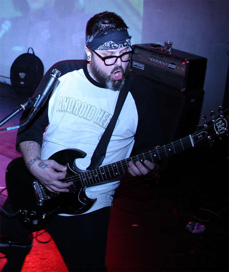 McNultys band of Androids keeps things short and sweet.