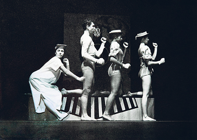 Cunningham (second from left) at Cornish in 1939.