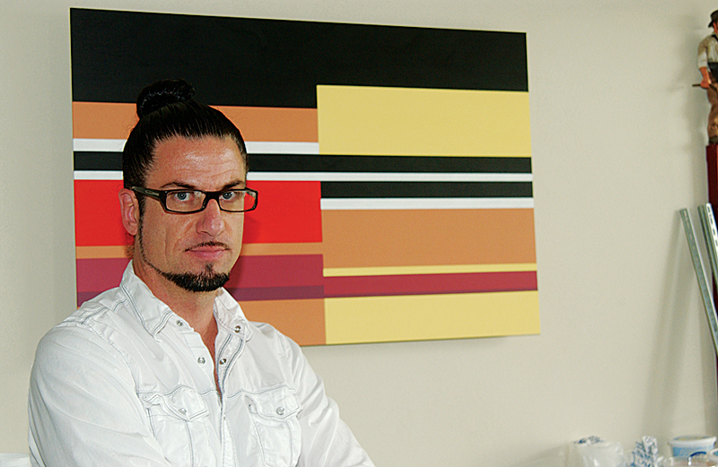 Gua, flanked by Ernie and Bert.