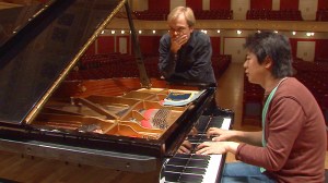 Kn&uuml;pfer tries to hear what Lang wants.