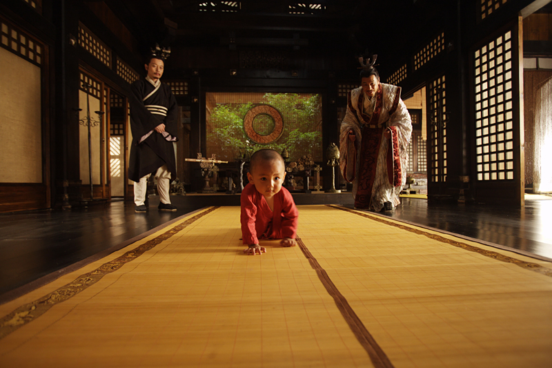 The future monarch crawls toward history.