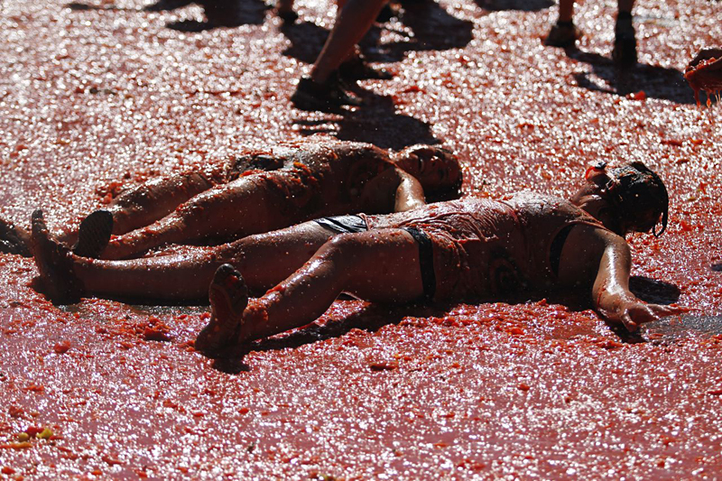 Contestants at a past Tomato Battle.