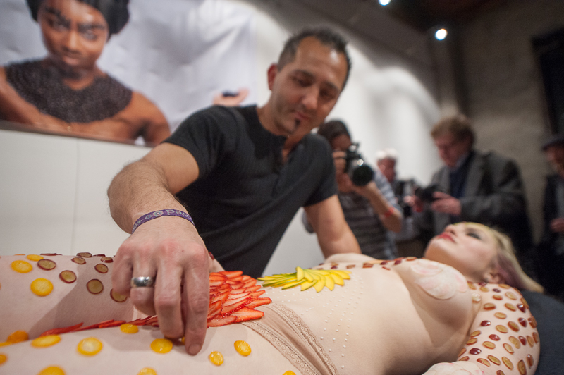 BlackRapid Studios invited photo buffs (and their friends) to a ValentineaE™s party