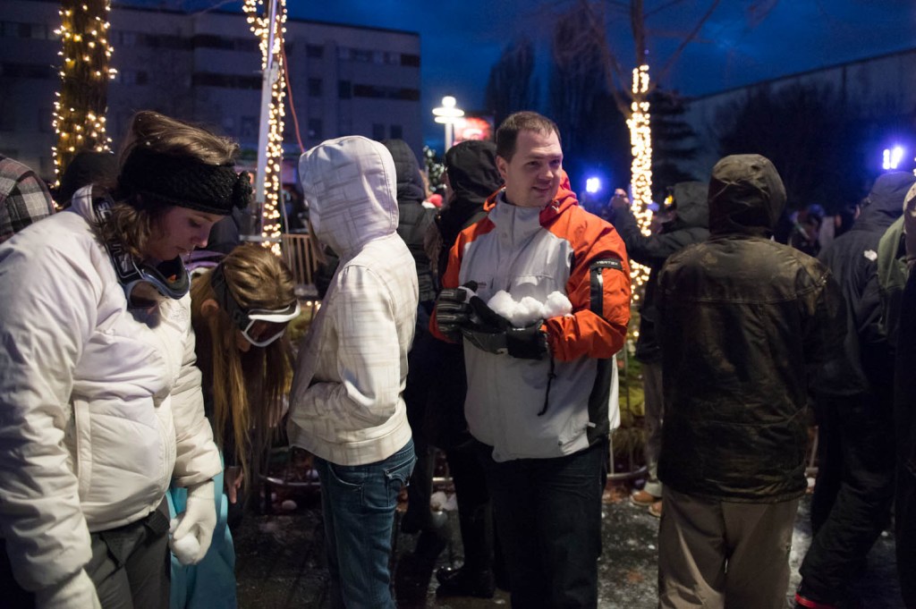 Seattle set the Guinness Book record for biggest snowball fight Saturday at