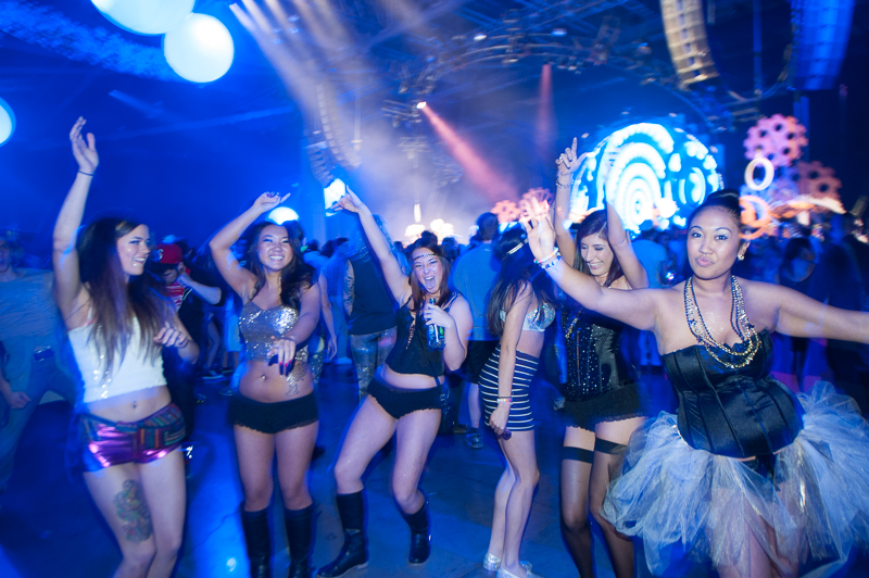 Five-hundred pounds of confetti were fired from a cannon and thousands of