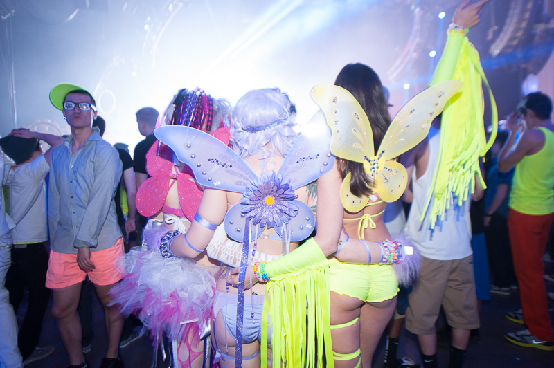 Five-hundred pounds of confetti were fired from a cannon and thousands of