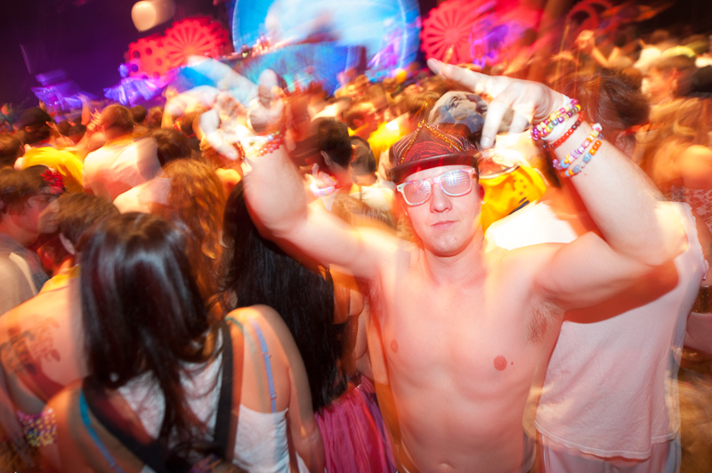 Five-hundred pounds of confetti were fired from a cannon and thousands of