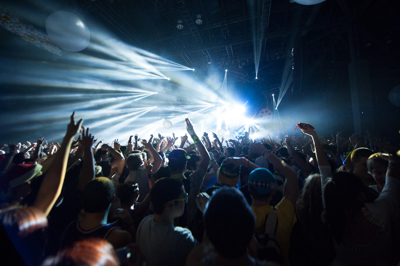 Five-hundred pounds of confetti were fired from a cannon and thousands of