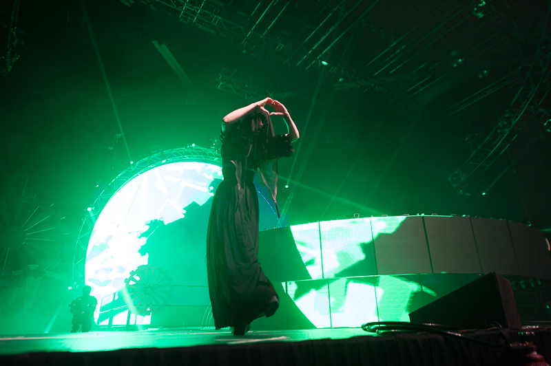 Five-hundred pounds of confetti were fired from a cannon and thousands of