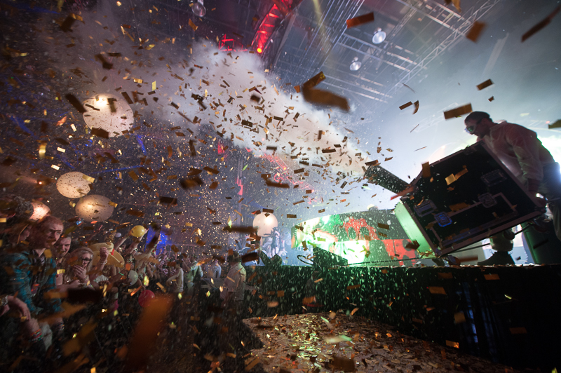 Five-hundred pounds of confetti were fired from a cannon and thousands of