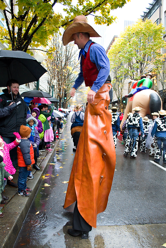 Holiday season officially kicked off in Seattle Friday with the Macy's Holiday