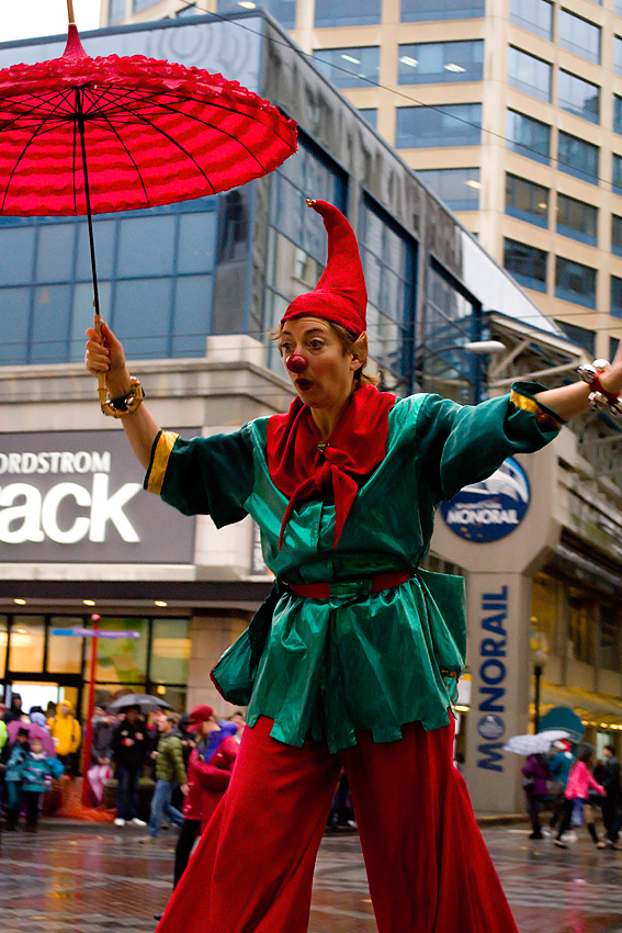 Holiday season officially kicked off in Seattle Friday with the Macy's Holiday