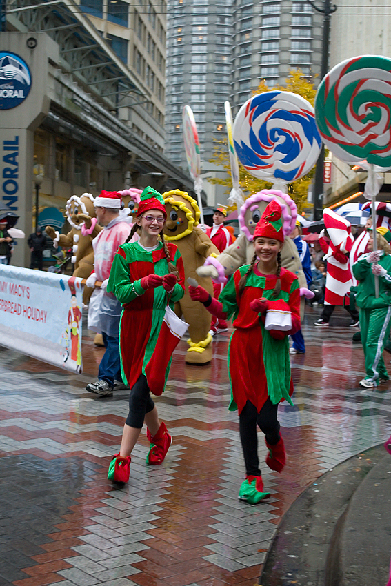 Holiday season officially kicked off in Seattle Friday with the Macy's Holiday