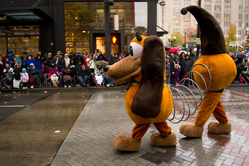 Holiday season officially kicked off in Seattle Friday with the Macy's Holiday