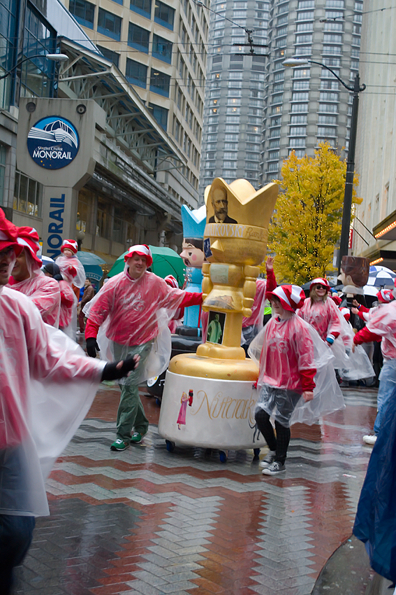 Holiday season officially kicked off in Seattle Friday with the Macy's Holiday