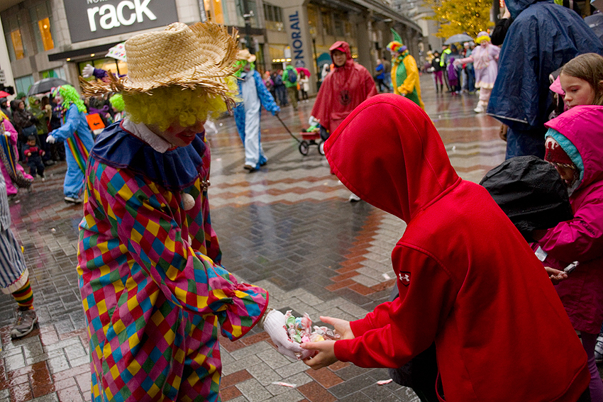 Holiday season officially kicked off in Seattle Friday with the Macy's Holiday