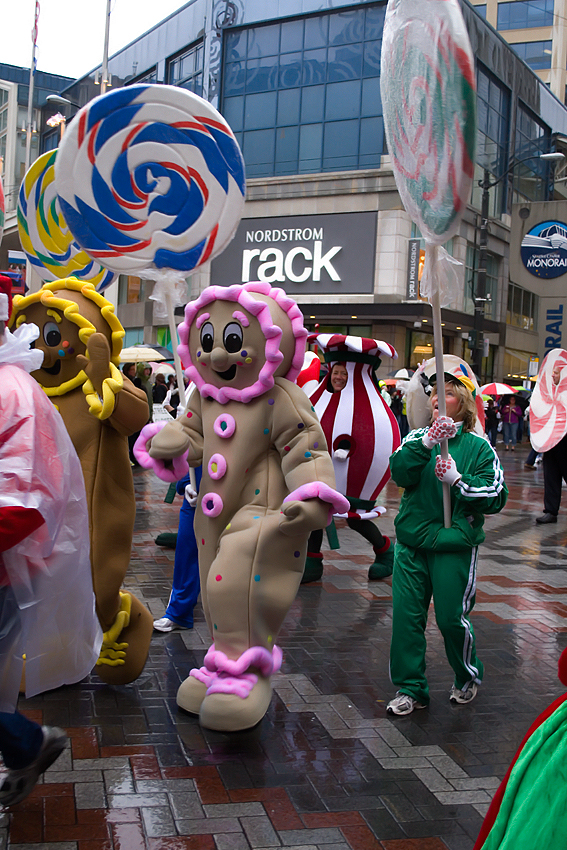Holiday season officially kicked off in Seattle Friday with the Macy's Holiday