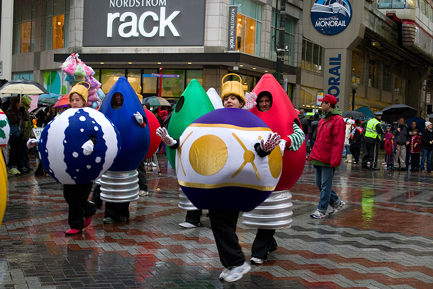 Holiday season officially kicked off in Seattle Friday with the Macy's Holiday