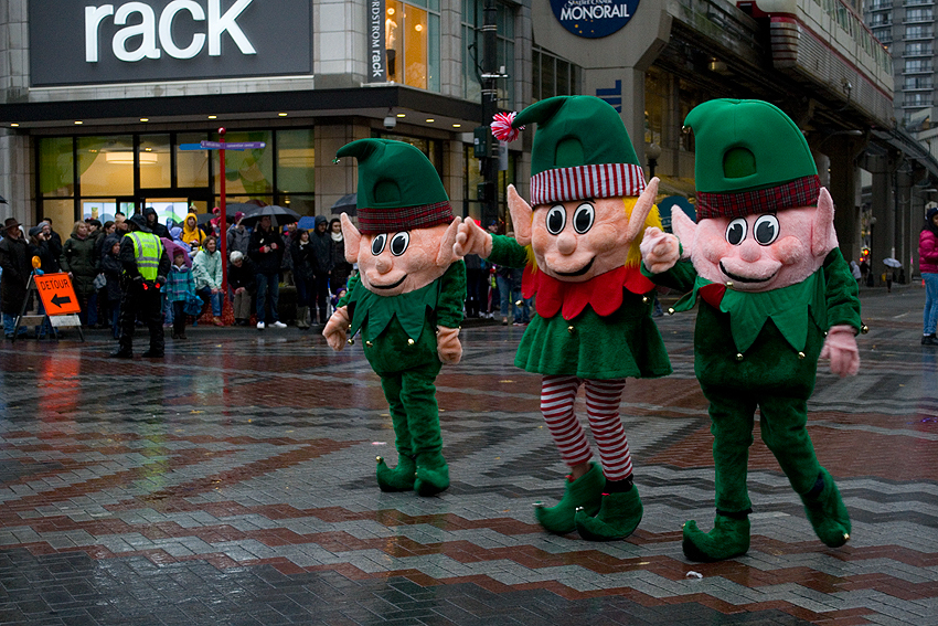 Holiday season officially kicked off in Seattle Friday with the Macy's Holiday