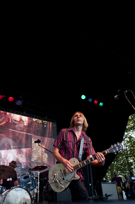 The sun stayed out for another day, and Tony Bennett, Yelawolf and