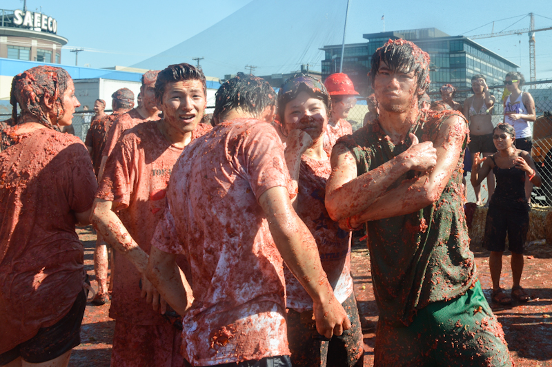 Those not afraid of seeing how catsup gets made converged at Pyramid