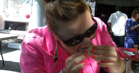 Stephanie from Federal Way takes down a Poquitos picked onion and pork taco VIP style.