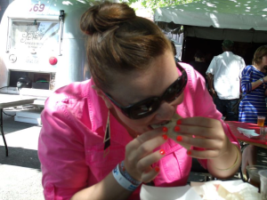 Stephanie from Federal Way takes down a Poquitos picked onion and pork taco VIP style.