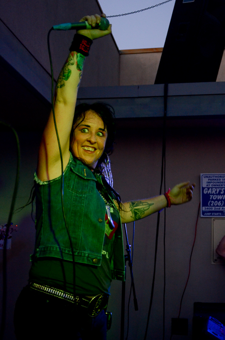 Amber Saxon, Vocals.