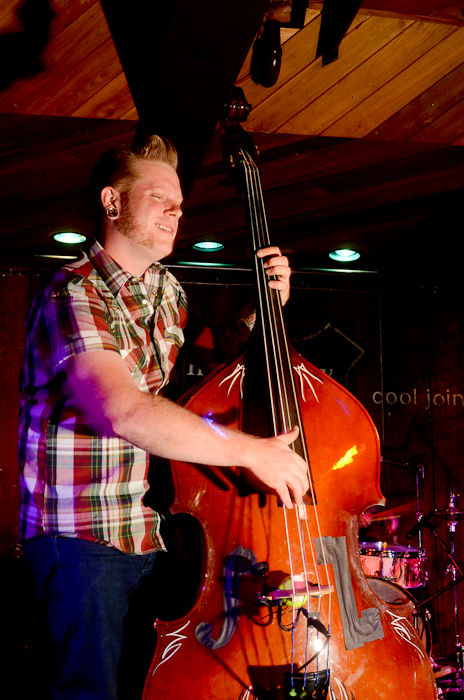 Wesley Amundsen (Bass)