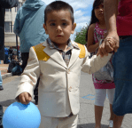 Another thing they have in common: dressed-up cute kids.