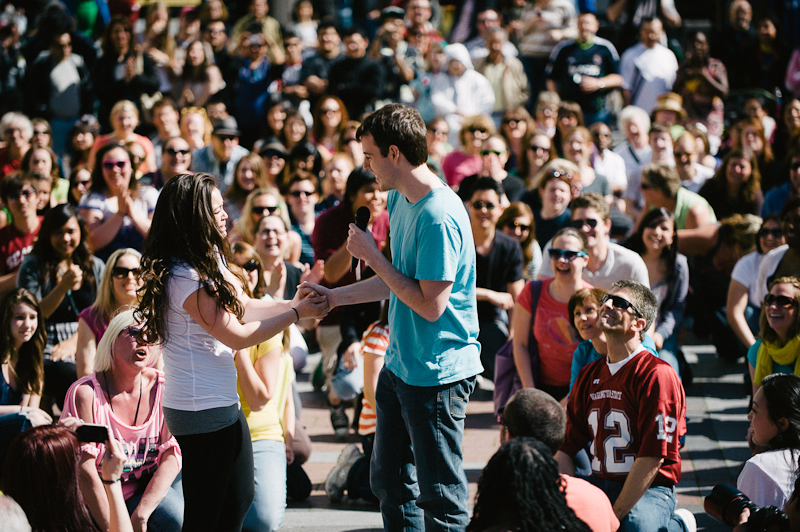 Over 1,500 dancers and tv-enthusiasts participated in the Glee-themed flash mobs that