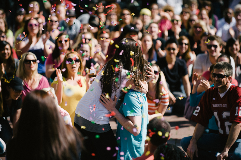 Over 1,500 dancers and tv-enthusiasts participated in the Glee-themed flash mobs that
