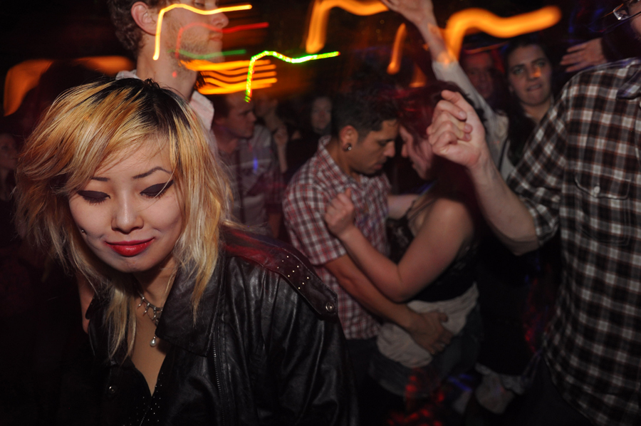 The floor was packed and sweaty soon after 11pm!